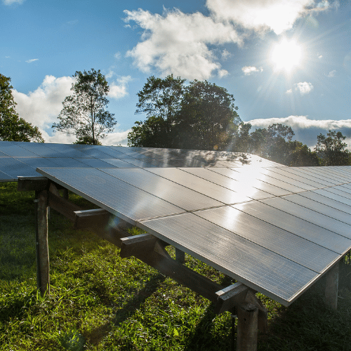 A Engetesla atua com projetos e instalação de energia solar em Uberlândia/MG, oferecendo soluções eficientes e personalizadas para residências, comércios e indústrias.